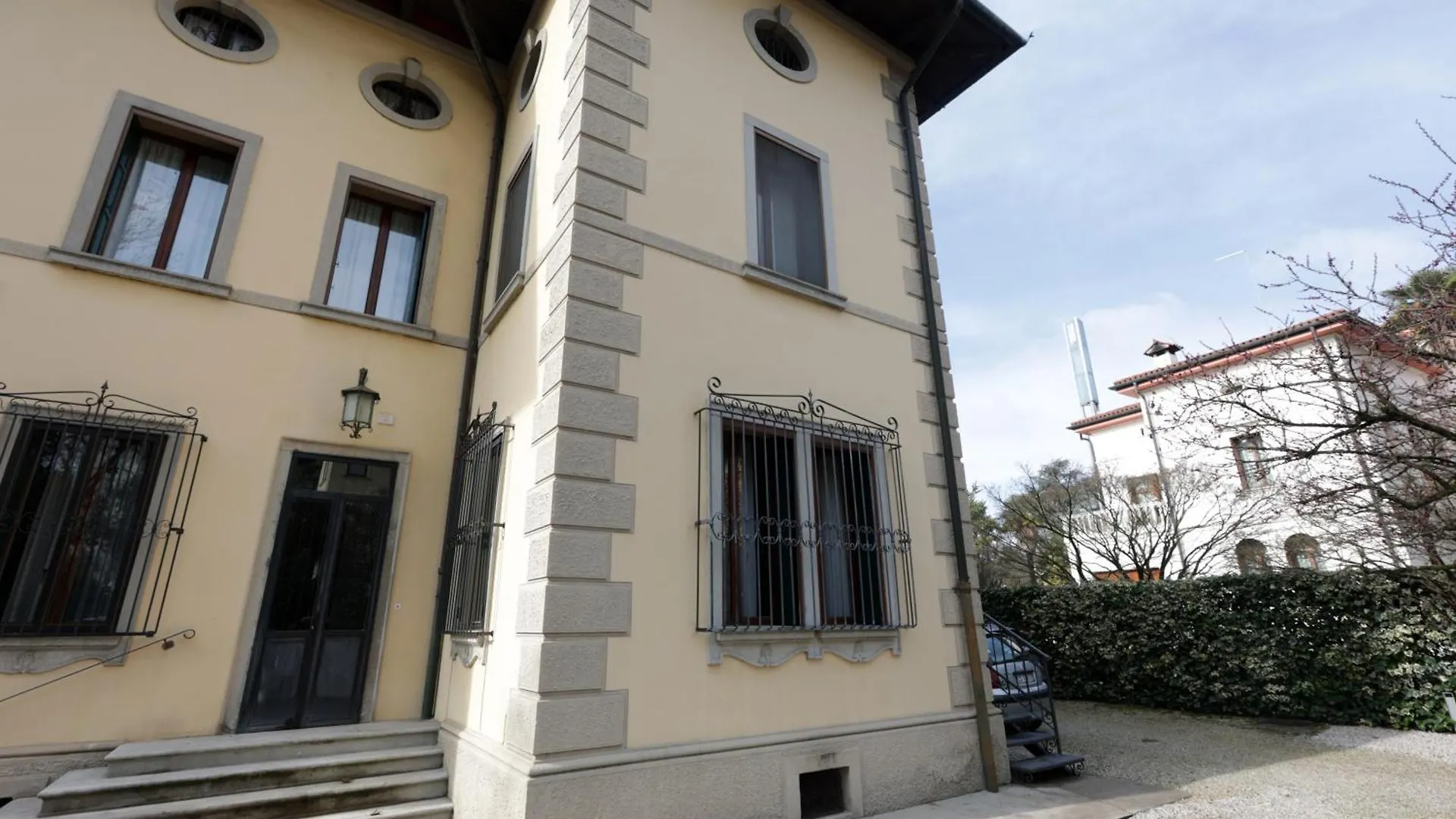 La Terrazza Di Villa Edera contacts